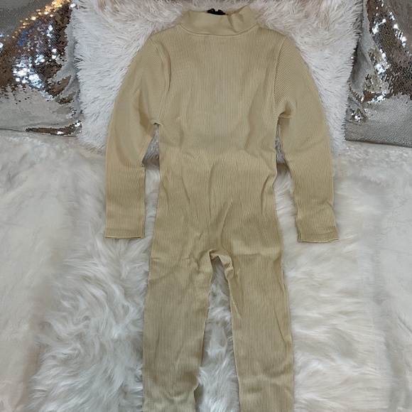 ⭐️HOST PICK⭐️NWT Pretty Little Thing Desert Sand Structured Petite Ribbed Onesie - Picture 7 of 9